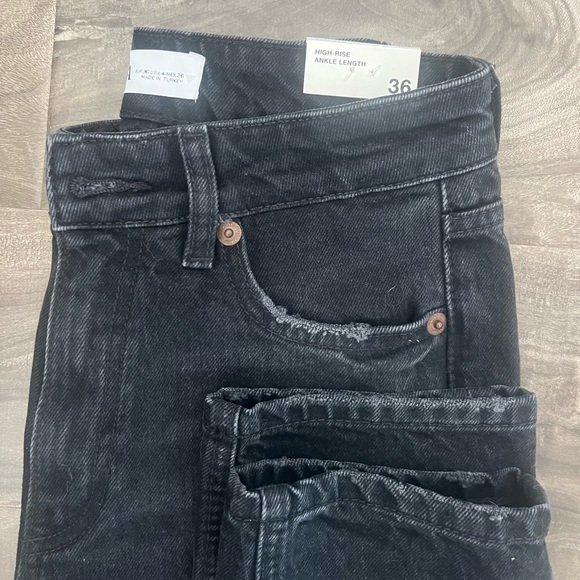 Black Zaira Ankle Jeans